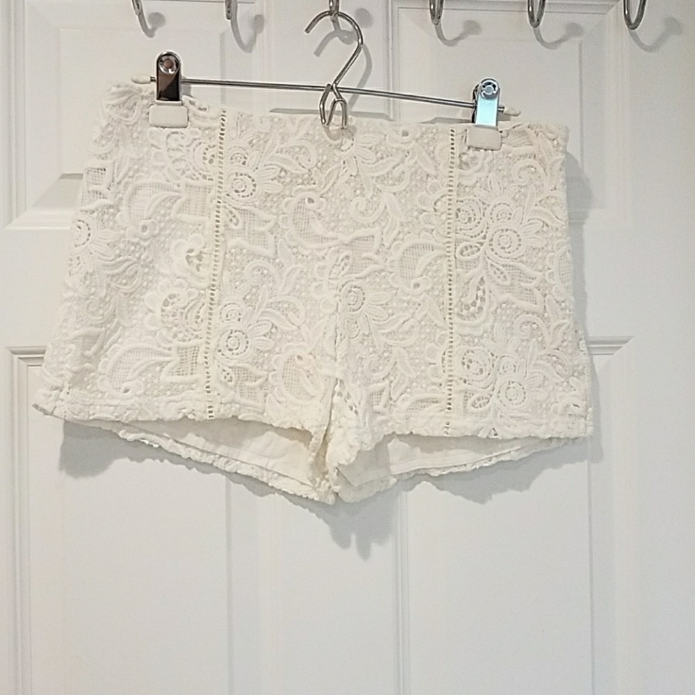 White lace cotton shorts